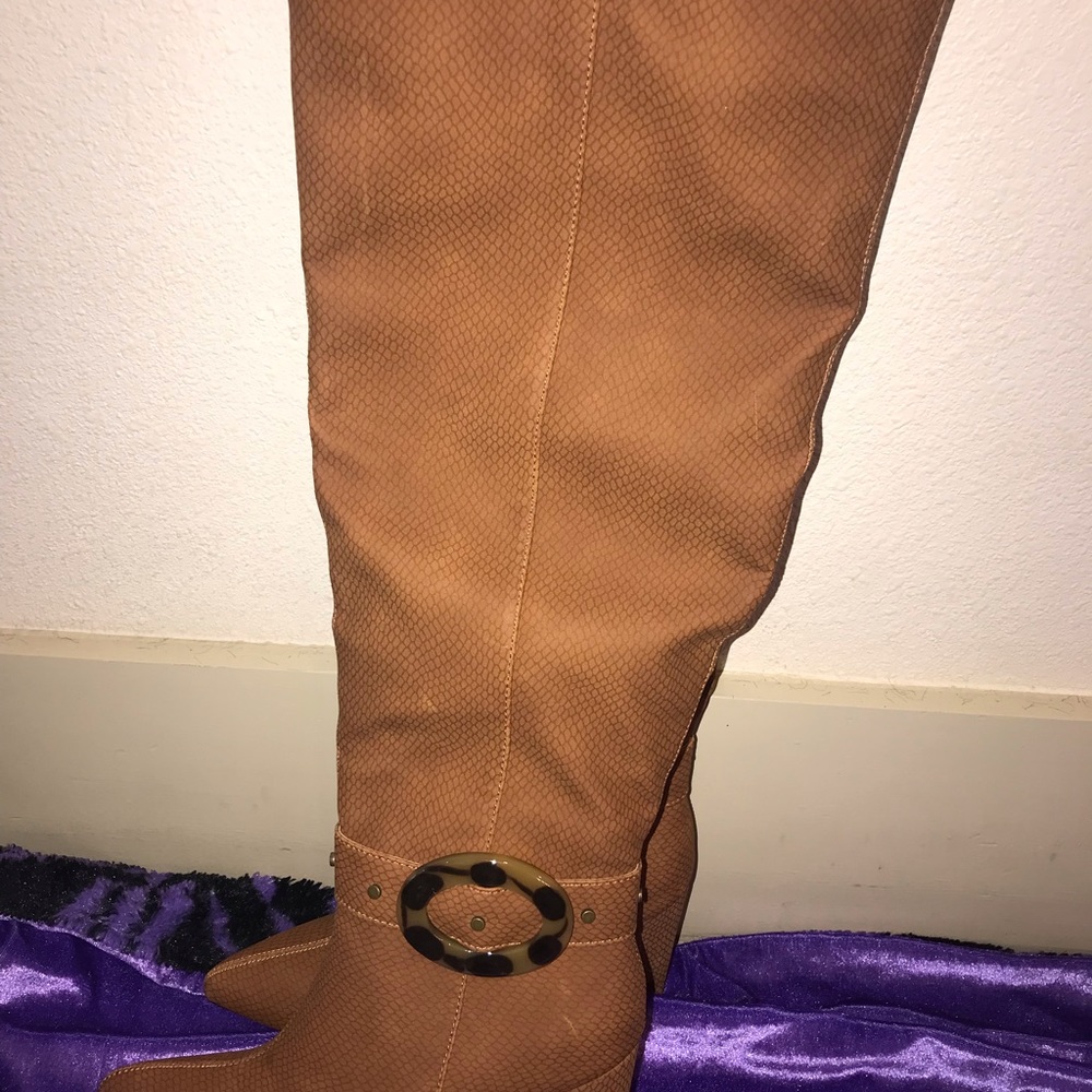 Tan boots - Picture 2 of 6